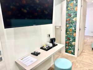 TV a/nebo společenská místnost v ubytování Hotel Astigiana & Appartamenti
