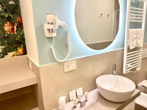 Koupelna v ubytování Hotel Astigiana & Appartamenti