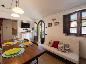 Dapur atau dapur kecil di Holiday Home Bellosguardo by Interhome