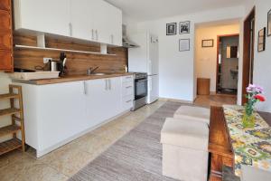 Kuchyň nebo kuchyňský kout v ubytování Hostel David + 31 fotografií