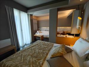 Postel nebo postele na pokoji v ubytování Elysion Hotel