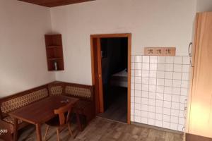 a small room with a table and chairs and a door at NEU! Monteurwohnung Philippsburg in Philippsburg