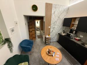 A kitchen or kitchenette at Cammileddi mini suite