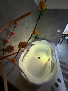 A bathroom at Cammileddi mini suite