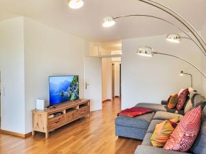 TV a/nebo společenská místnost v ubytování Apartment Apt- Oasis by Interhome