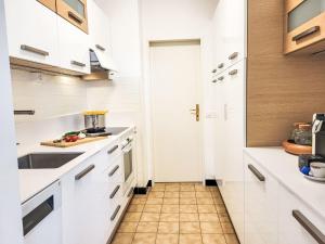 Kuchyň nebo kuchyňský kout v ubytování Apartment Apt- Oasis by Interhome