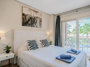 Ένα ή περισσότερα κρεβάτια σε δωμάτιο στο Apartment Marmara Luxury First Line by Interhome