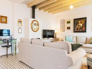 Μια τηλεόραση ή/και κέντρο ψυχαγωγίας στο Holiday Home Pintor by Interhome