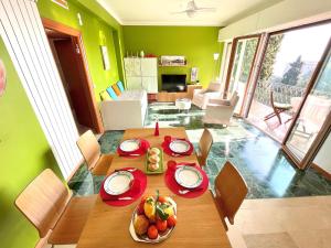Gallery image of D1MORA LagoBlu - private beach and lake view in Toscolano Maderno +19 photos