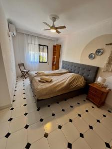 a bedroom with a bed and a ceiling fan at Villa La Casa de Pintor in Benalmádena