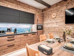 Η κουζίνα ή μικρή κουζίνα στο Apartment Dolní Morava-1 by Interhome +13 φωτογραφίες