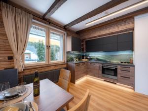 Η κουζίνα ή μικρή κουζίνα στο Apartment Dolní Morava-2 by Interhome