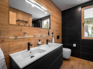 Ένα μπάνιο στο Apartment Dolní Morava-2 by Interhome