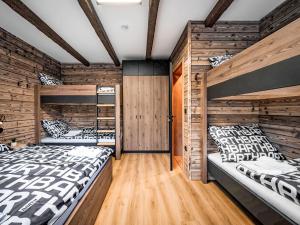 Ένα ή περισσότερα κρεβάτια σε δωμάτιο στο Apartment Dolní Morava-2 by Interhome