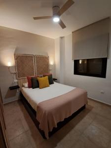 a bedroom with a large bed in a room at Apartamento Ataraxia in Ronda