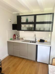 O bucătărie sau chicinetă la Apartment DB