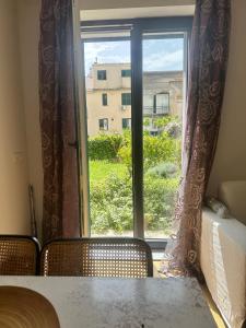 Un pat sau paturi într-o cameră la Apartment DB