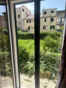 O grădină în afara Apartment DB