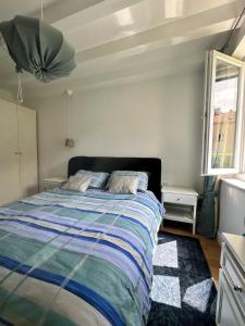 Un pat sau paturi într-o cameră la Apartment DB