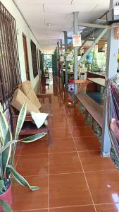 a hallway of a store with a couch on the floor at Cabinas las Gemelas in Pavones