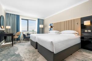 Voodi või voodid majutusasutuse The Galmont Hotel & Spa toas