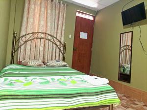 Postel nebo postele na pokoji v ubytování EL BOSQUE Hostal