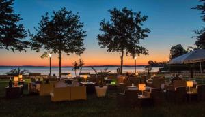 a group of people sitting in chairs watching the sunset at Ferienwohnung Munzert - Bodensee in Langenargen
