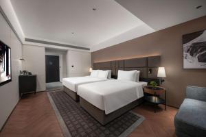 Postel nebo postele na pokoji v ubytování Intercity Hotel Shanghai Jinqiao