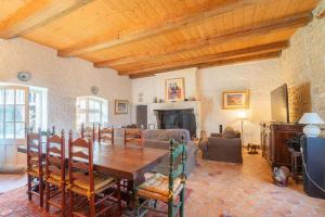 a living room with a wooden table and a couch at Maison Garesché - idéal télétravail & nature in Nieulle-sur-Seudre