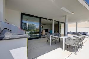 Balkón alebo terasa v ubytovaní 092 - Modern, Spacious El Higueron Apartment With Private Garden & BBQ