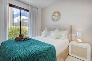 Posteľ alebo postele v izbe v ubytovaní 092 - Modern, Spacious El Higueron Apartment With Private Garden & BBQ