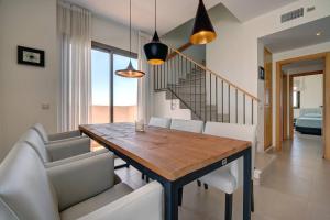 Posedenie v ubytovaní 103 - Luxurious 3 Bed Duplex Penthouse With Stunning Mountain Views