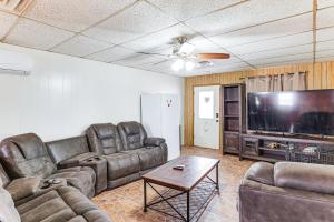 Φωτογραφία από το άλμπουμ του 7 Mi to Dtwn Odessa Home with Large Yard! σε Odessa