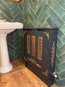 a bathroom with a toilet and a box next to a sink at Number 31 Deluxe Holiday Stay in Carlanstown