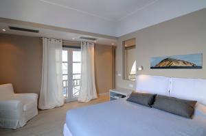 Postel nebo postele na pokoji v ubytování Beautiful Oia Villa