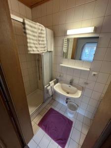 Koupelna v ubytování Forsthof Taxenbach + 9 fotografií