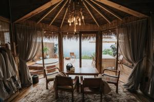 a dining room with a table and chairs at เลอดอย Le Doi in Ban Huai Khai