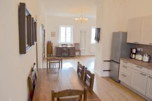 Kuchyň nebo kuchyňský kout v ubytování Schlossgut Franken - Schlossapartment Cunrad + 5 fotografií
