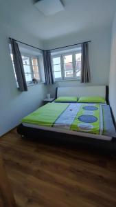 Katil atau katil-katil dalam bilik di 4-room apartment