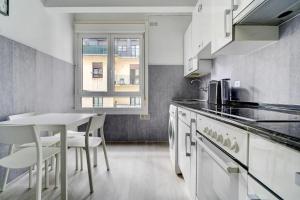 Η κουζίνα ή μικρή κουζίνα στο Apartamento Coqueto en Gros