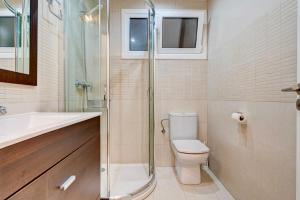 Ένα μπάνιο στο Apartamento Coqueto en Gros +24 φωτογραφίες
