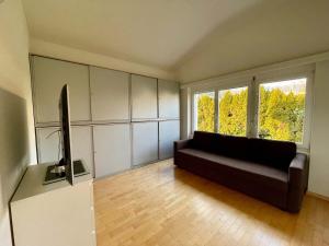 Posedenie v ubytovaní Spacious house with partial lake view