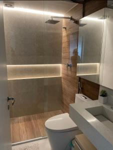 Koupelna v ubytování Quarto de hóspedes em apartamento familiar