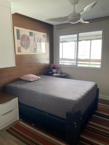 Postel nebo postele na pokoji v ubytování Quarto de hóspedes em apartamento familiar