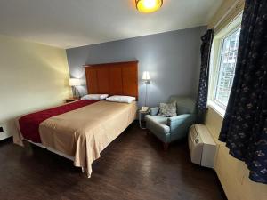 Postel nebo postele na pokoji v ubytování Travelers Inn by OYO Longview Kelso + 26 fotografií