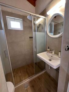 Ένα μπάνιο στο Lemon Tree Cottage - Agios Markos - Corfu