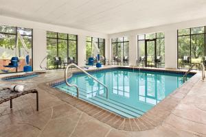a pool in a hotel with windows at Hampton Inn Washington-Dulles International Airport South in Chantilly