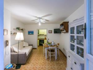 TV a/nebo společenská místnost v ubytování Apartment 81 Passi by Interhome