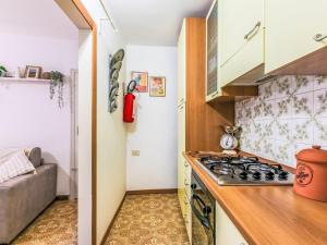 Köök või kööginurk majutusasutuses Apartment 81 Passi by Interhome