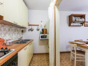Köök või kööginurk majutusasutuses Apartment 81 Passi by Interhome